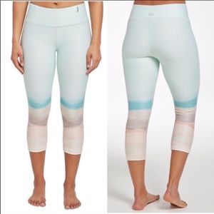 Calia by Carrie Underwood Mid Rise Capri Legging M